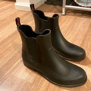 Black Windriver rubber booties, womens 8